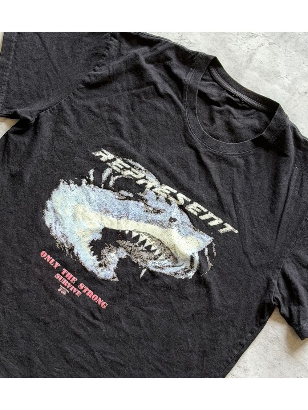 Represent Clo “only the strong survived Shark Tee Size L - Picture 2 of 6